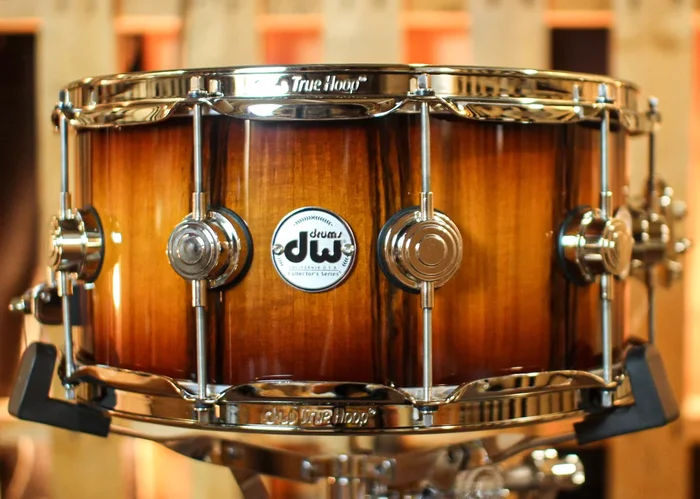 DW 6.5×14 Collector’s Maple VLT Almond Burst over Wide Vertical European Walnut Snare Drum – SO#1390009