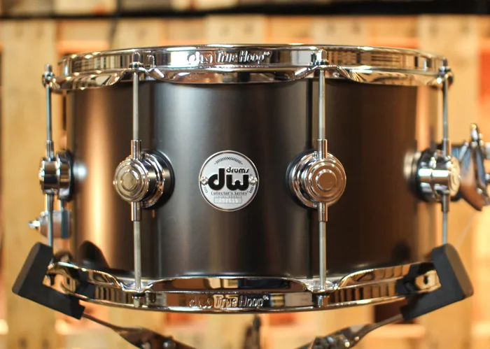 DW 7×13 Collector’s Satin Black over Brass Snare Drum – DRVD0713SVCBK