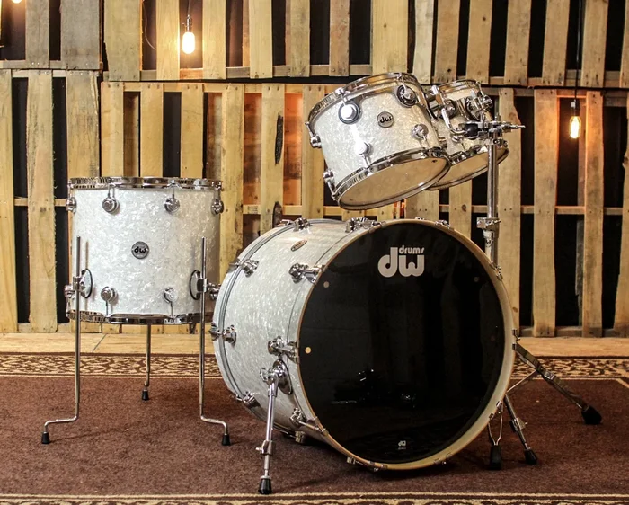 DW Collector’s Ultra White Marine Pearl Drum Set – 22,10,12,16 – SO#1149840
