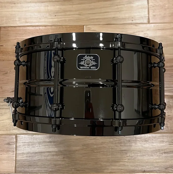 Ludwig LU6514 Universal Black Brass 6.5×14 Snare Drum with Black Nickel Hardware *IN STOCK*