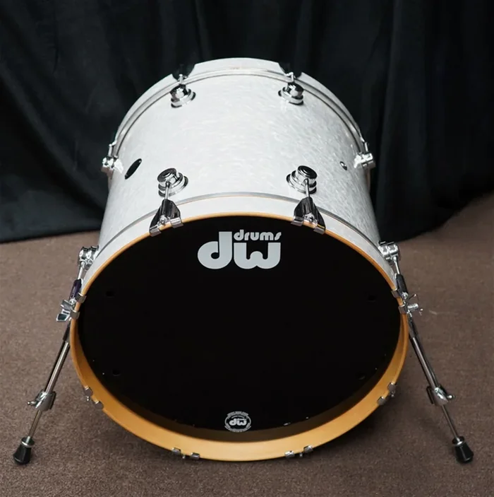 USED – DW USA Collectors Series 20″ Maple Bass Drum / No-Mount – Vintage Classic Marine Pearl | 18×20″